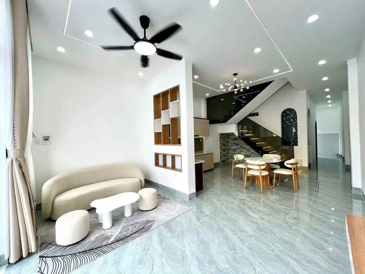 Bán nhà 1 trệt 1 lầu 3 phòng ngủ 5x20m giá 2,4 tỷ tại Hòa Thành, Tây Ninh - Ảnh thu nhỏ 3