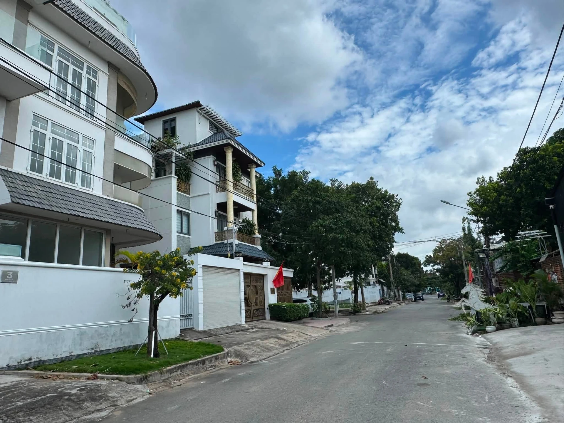 Bán biệt thự ven sông 198m2 giá 23,5 tỷ tại Hiệp Bình Chánh, Thủ Đức - Ảnh 1