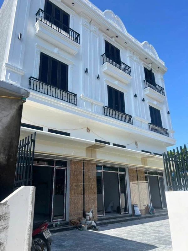 Bán nhà 3,5 tầng 50m² sân rộng ô tô Vọng Hải