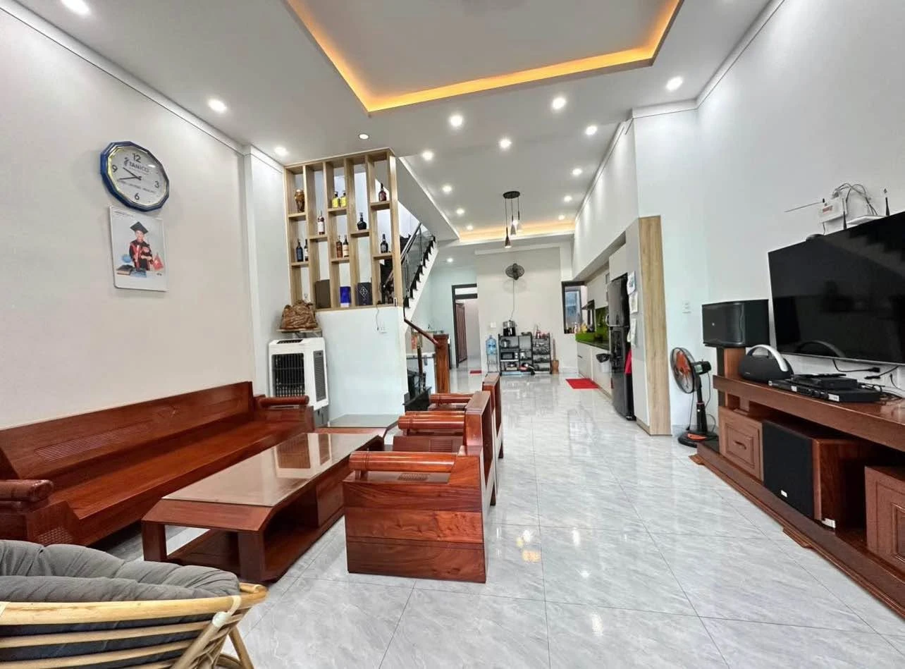 Bán nhà mê lửng 100m² 3PN Nguyễn Văn Cừ, Tân Lập - Ảnh 1