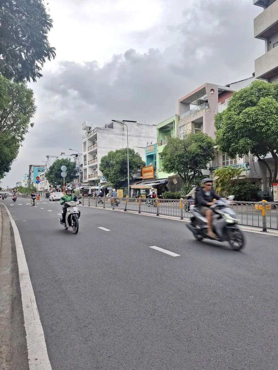 Bán nhà mặt tiền Nguyễn Văn Luông, Quận 6, gần 200m2 ngang 12m, giá 31 tỷ - Ảnh 1