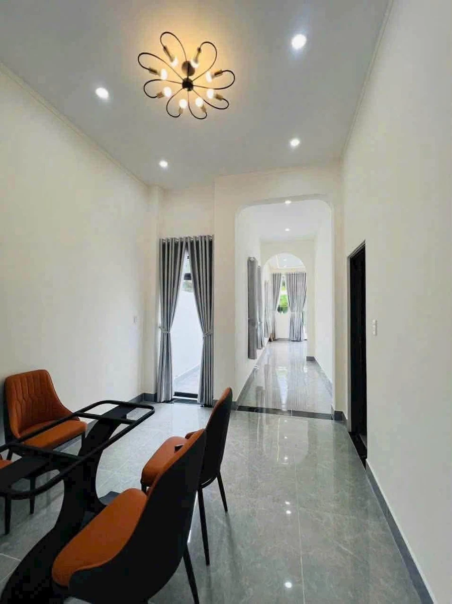 Bán nhà hẻm 43-45 Phạm Hùng, Hòa Thành, Tây Ninh, 3 phòng ngủ, giá 1,79 tỷ - Ảnh thu nhỏ 4
