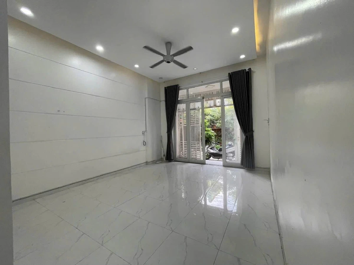 Bán nhà cấp 4 SHR 1 Lê Thị Hà, 4.5x15m, 3 tỷ 1 - Ảnh thu nhỏ 2