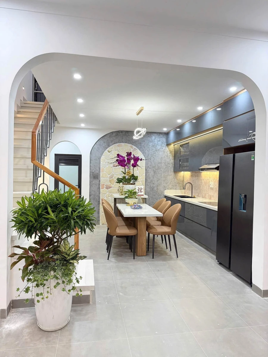 Bán nhà mặt tiền kinh doanh Nguyễn Trãi 5 tỷ 980, Quận 1 - Ảnh 1