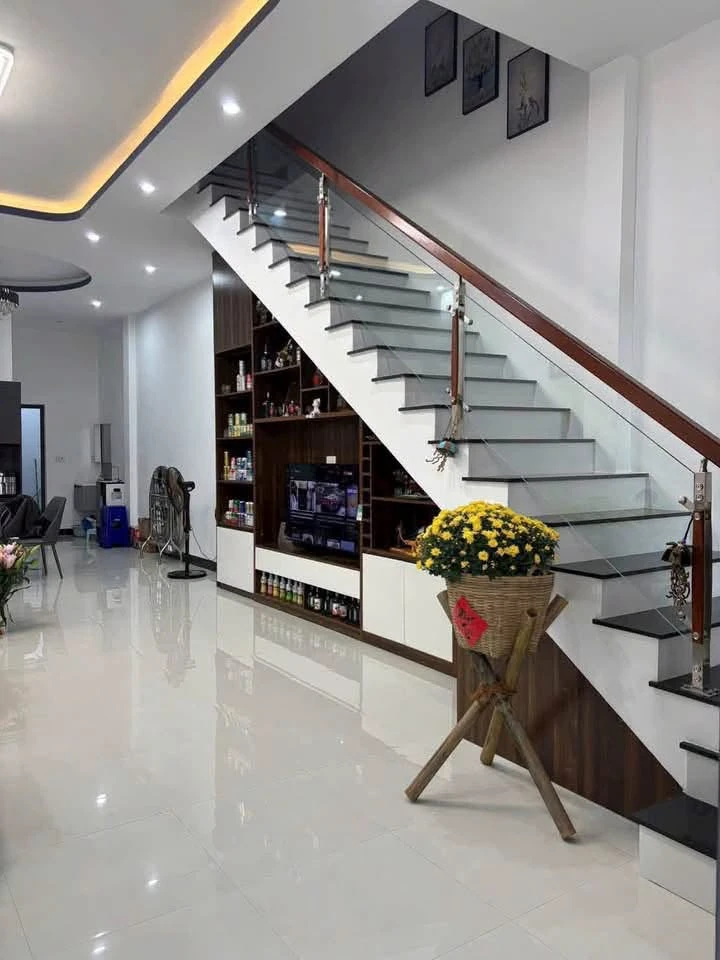 Nhà 2 tầng bán Quang Trung 105m2, giá 2 tỷ 9 - Ảnh thu nhỏ 3