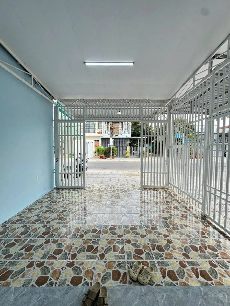 Bán nhà góc 2 mặt tiền đường Ngọc Hân Công Chúa, 97,88m2, 2 tỷ 700 triệu, Rạch Giá - Ảnh thu nhỏ 2