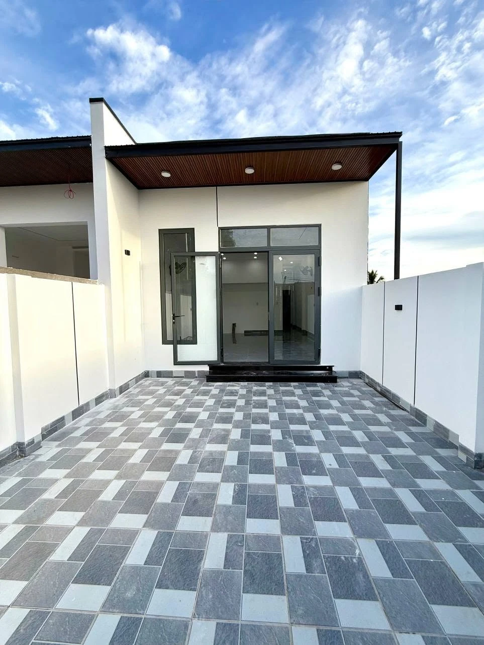 Bán nhà 2 PN 110 m² gần Liên Thôn, giá 1 tỷ 290 - Ảnh 1