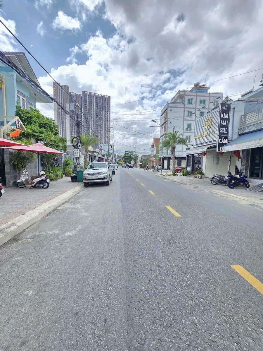 Bán đất 210m2 tặng nhà mái thái Lái Thiêu, Hồ Chí Minh - Ảnh 1