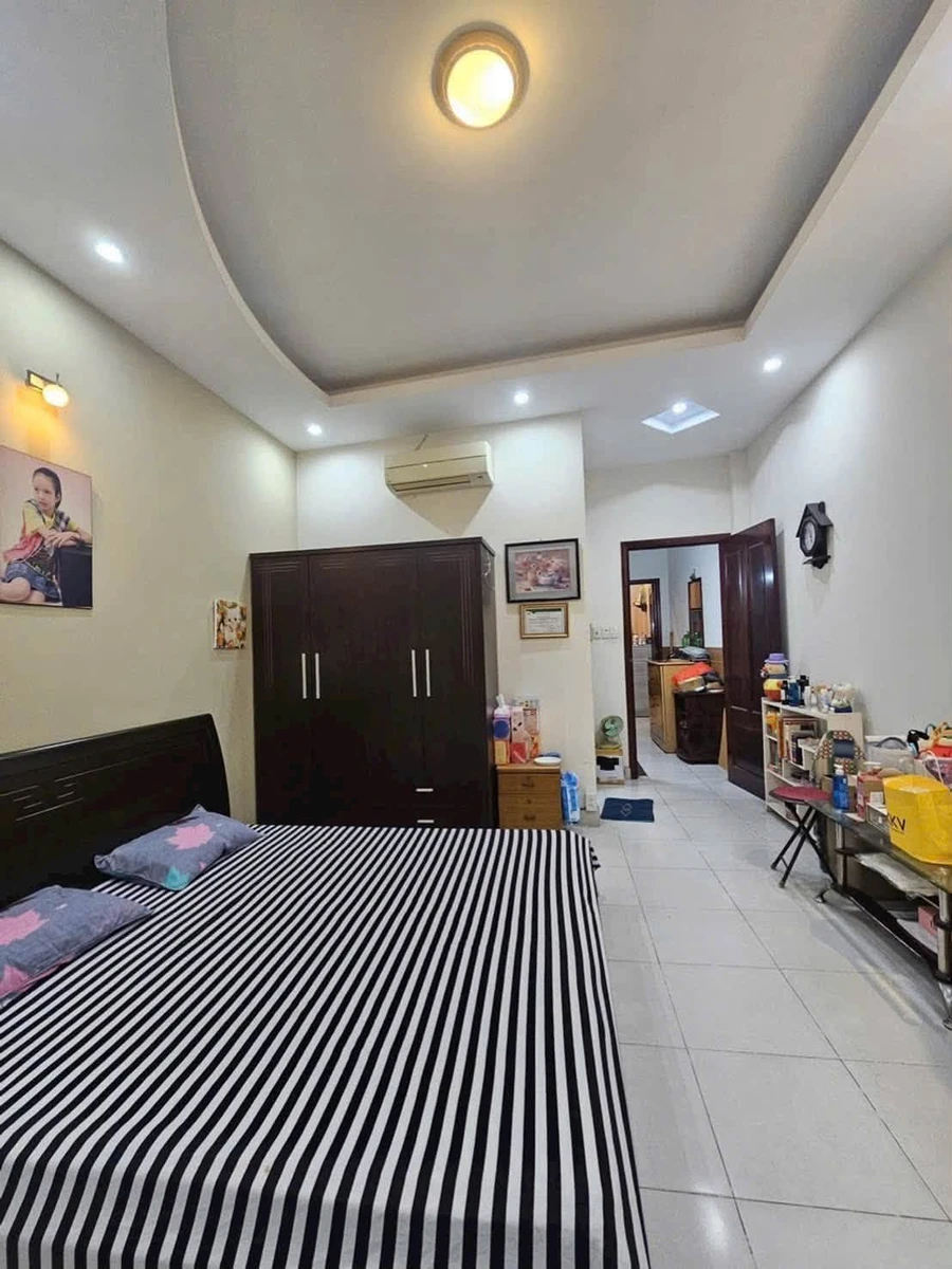 Bán nhà hẻm ô tô 5m, 63m2, 3 tầng, 4PN, gần Cách Mạng Tháng 8, Tân Bình, giá 13 tỷ - Ảnh thu nhỏ 5