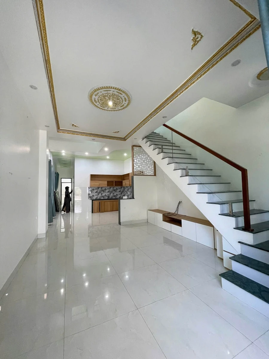 Nhà bán 3 tầng 4 phòng ngủ 125m² Quảng Ngãi - Ảnh 1