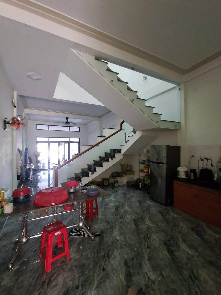 Bán nhà mặt tiền Hùng Vương 104m² 3 PN Quy Nhơn 5 tỷ 2 - Ảnh 1
