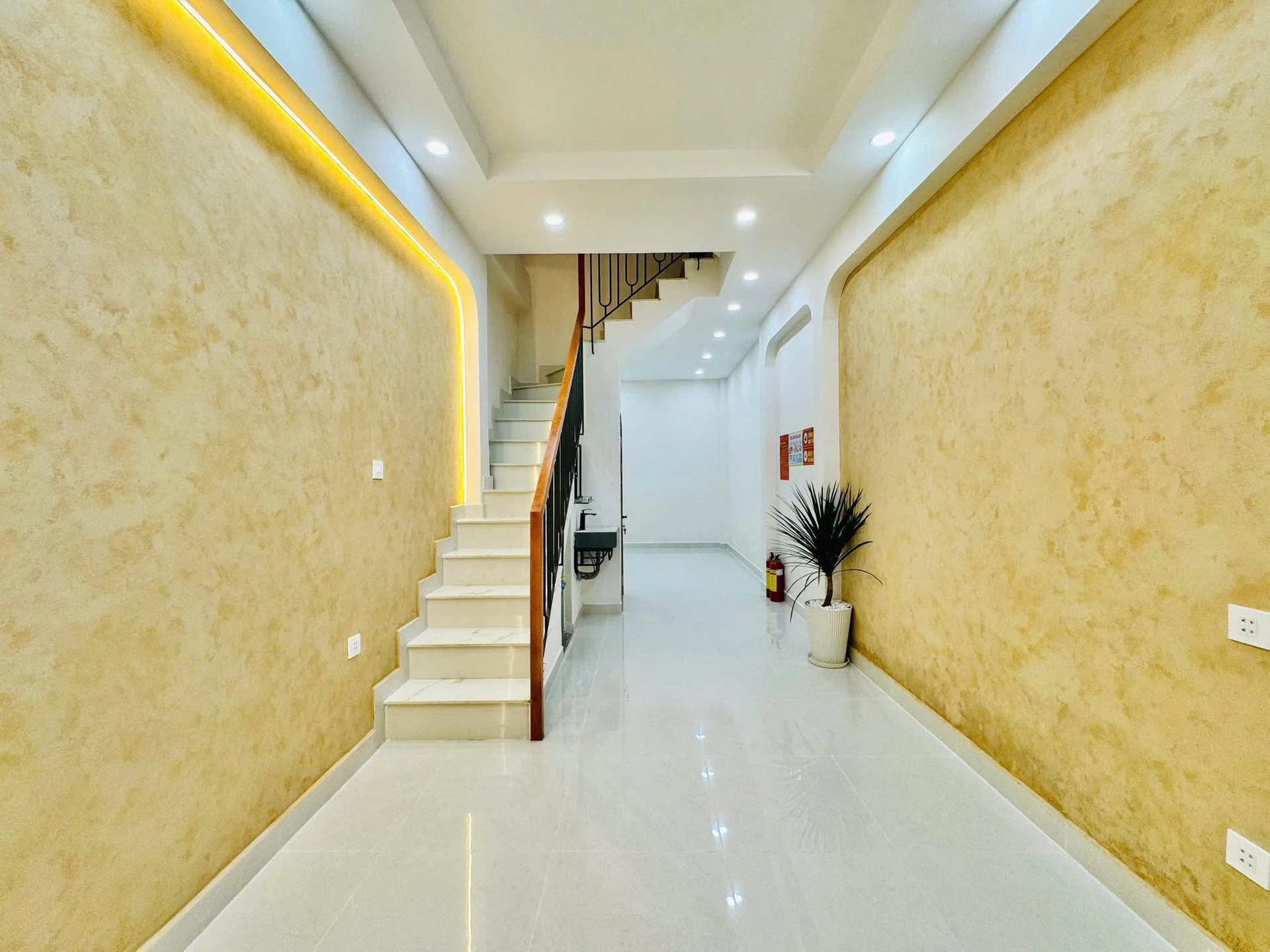 Bán nhà 5 phòng 120m² giáp Quận 1 giá 7 tỷ - Ảnh 1