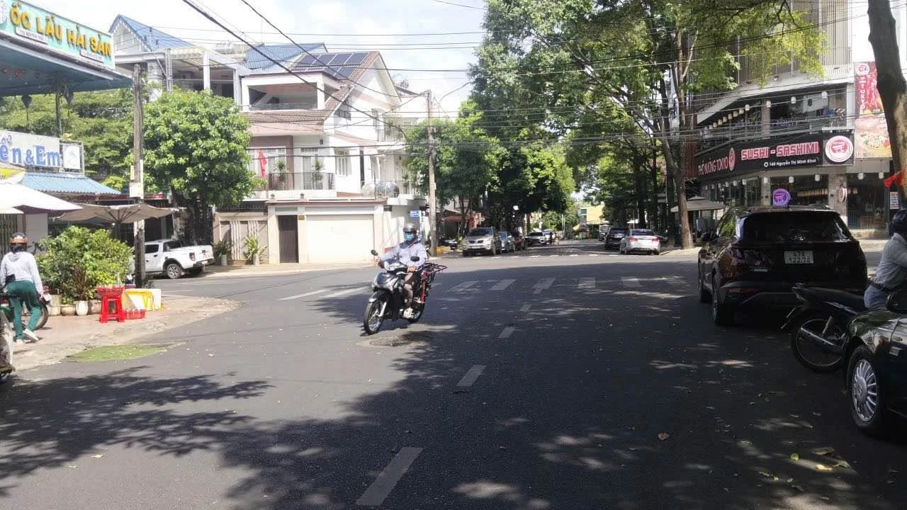 Bán nhà lầu mặt tiền Nguyễn Trãi, Buôn Ma Thuột 30.5m² - Ảnh 1