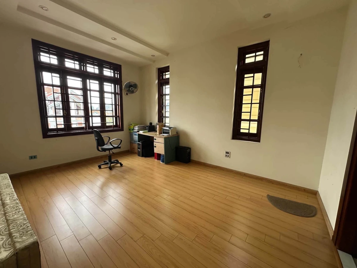 Bán nhà sân vườn 3 tầng 165m2 đường Yết Kiêu, Hạ Long, Quảng Ninh giá 5,8 tỷ - Ảnh thu nhỏ 3