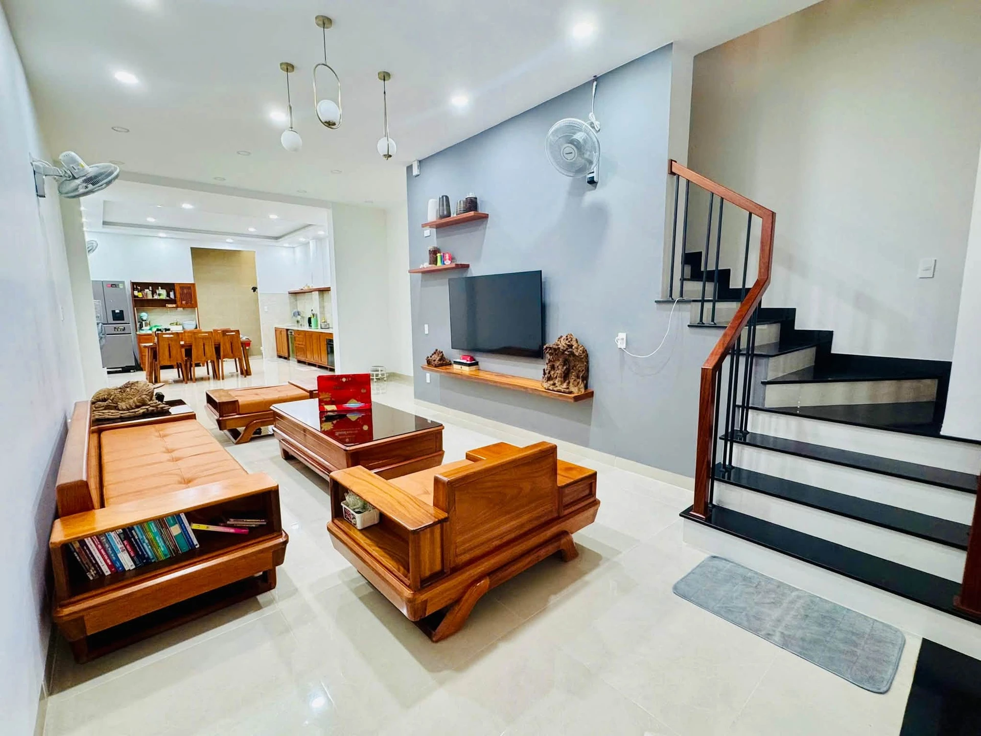 Bán nhà 2 tầng 97,5m² Phan Vinh Nha Trang gần biển - Ảnh 1
