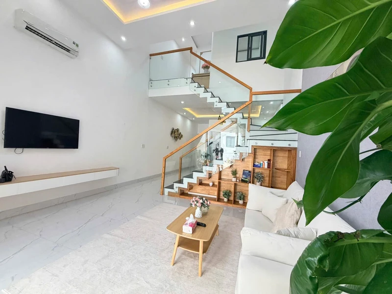 Bán nhà mái thái nội thất cao cấp 185m2 đường Tuyết Mai 5, Hòa Long, Bà Rịa 1ty459