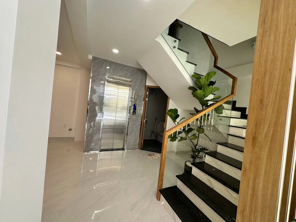 Bán nhà mặt tiền đường Cô Bắc, Quận 1, 58m2, trệt 2 lầu 6 phòng ngủ, giá 29,5 tỷ - Ảnh thu nhỏ 4