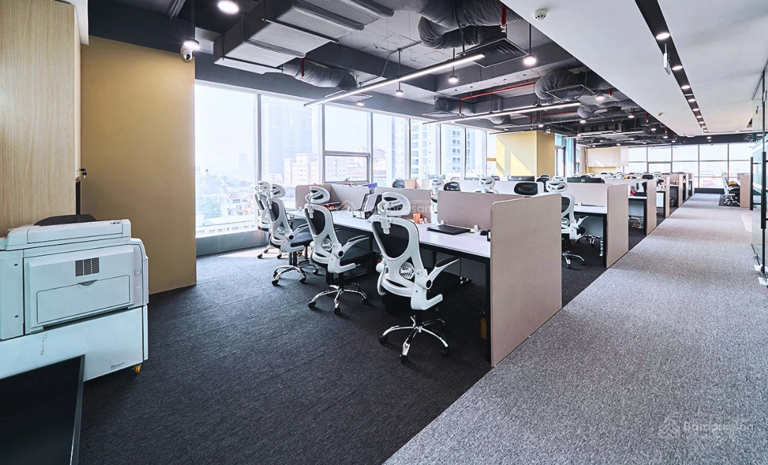 550m2 cắt nhỏ từ 100m2 giá 300 nghìn/m2/th sẵn nội thất tại Vinhomes D'Capitale Trần Duy Hưng - Ảnh thu nhỏ 3