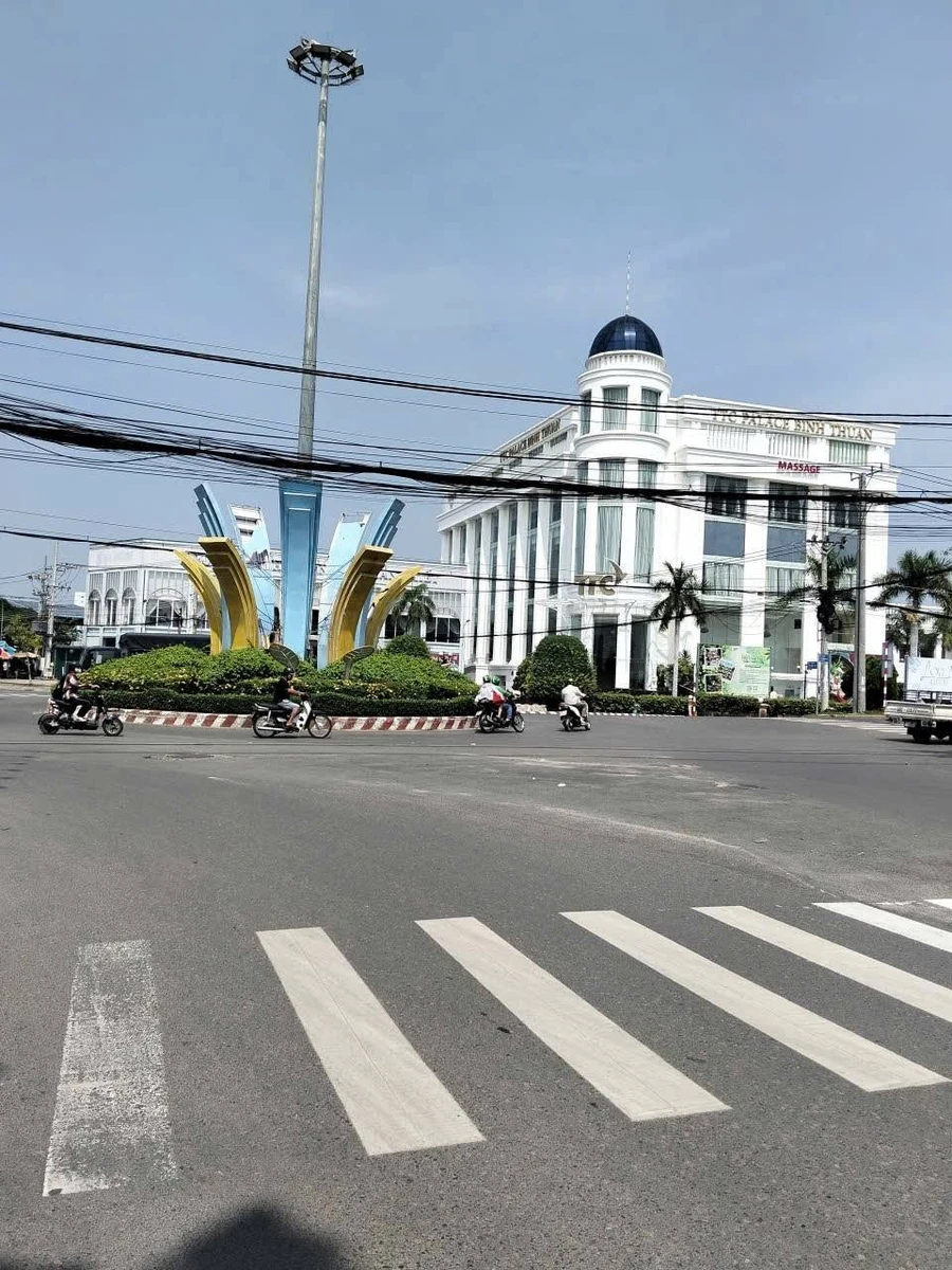 Bán nhà 1 trệt 1 lầu 8PN, 100m2, Phan Thiết, 3,2 tỷ - Ảnh 1