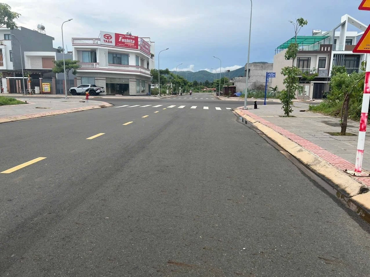 Bán 2 lô đất liền kề mặt tiền đường Hồ Tùng Mậu, 129m2, Long Tâm, Bà Rịa - Ảnh 1