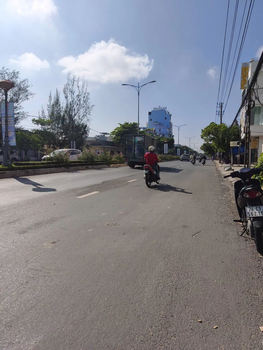 Bán nhà cấp 4 gác lửng lô góc 86m2 có 2 phòng trọ cho thuê tại Tuy Hòa, Đắk Lắk - Ảnh thu nhỏ 2