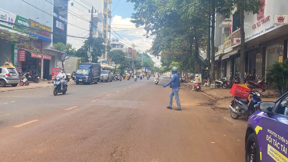 Bán đất mặt tiền Tôn Đức Thắng 6.2x24.8m, Buôn Ma Thuột - Ảnh 1