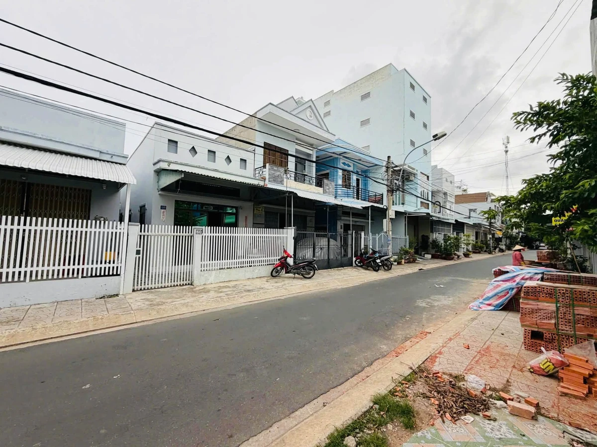 Bán nhà mặt tiền Lê Phụng Hiểu, Rạch Giá, 122m2, 2 tỷ - Ảnh 1