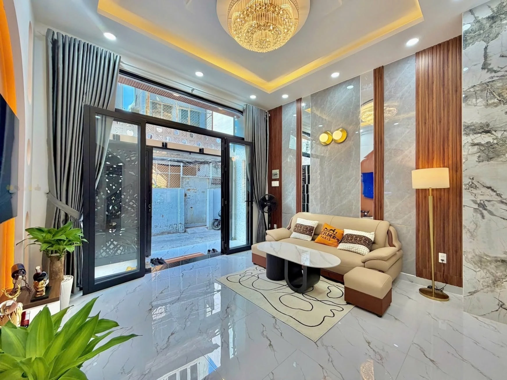 Bán nhà hẻm 4 tầng 52m2, 5 phòng ngủ, gần Hai Bà Trưng Quận 3, giá 9,6 tỷ - Ảnh 1