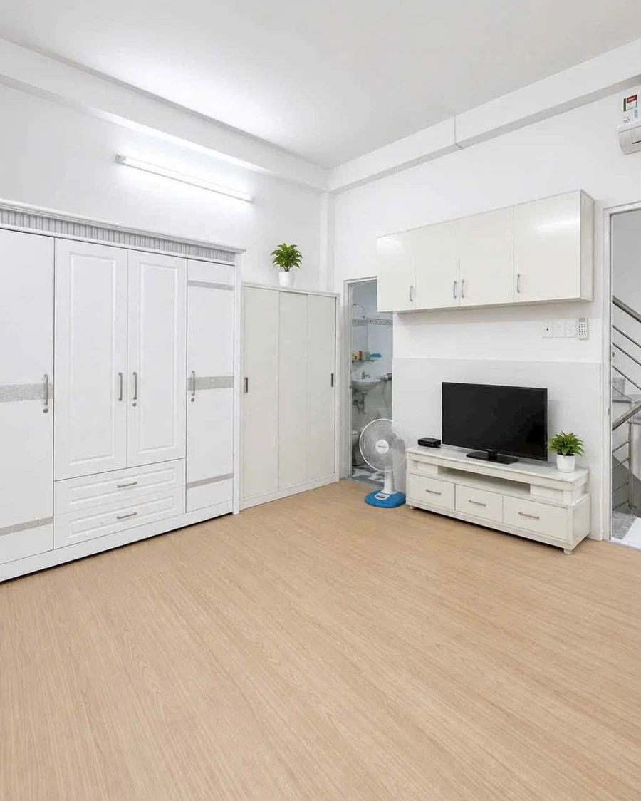 Bán nhà hẻm xe hơi 55m2, 1 trệt 2 lầu, Quận 4, giá 7,999 tỷ - Ảnh thu nhỏ 4