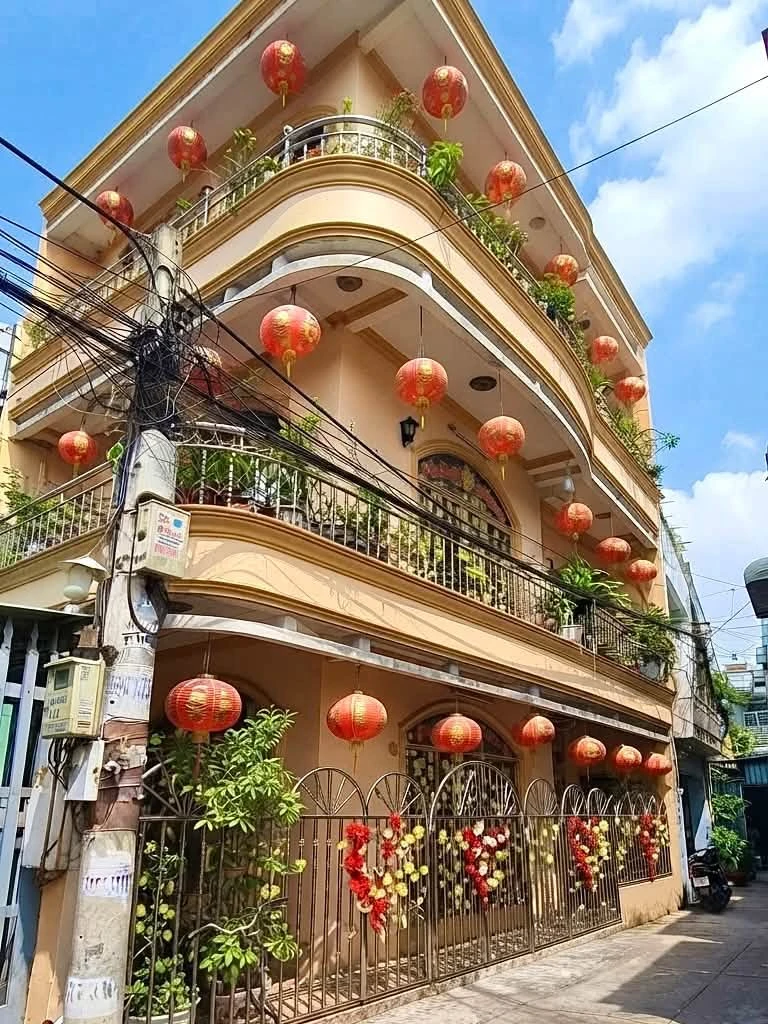 Bán nhà 3 tầng lô góc 44m² 4PN Huỳnh Tấn Phát, Nhà Bè, gần cầu Phú Xuân - 4,2 tỷ - Ảnh 1
