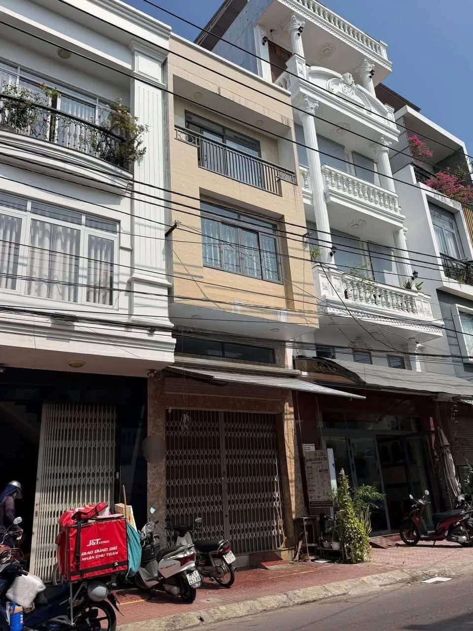 Bán nhà 3 tầng mặt tiền 30m2 Quy Nhơn, Gia Lai - Ảnh 1