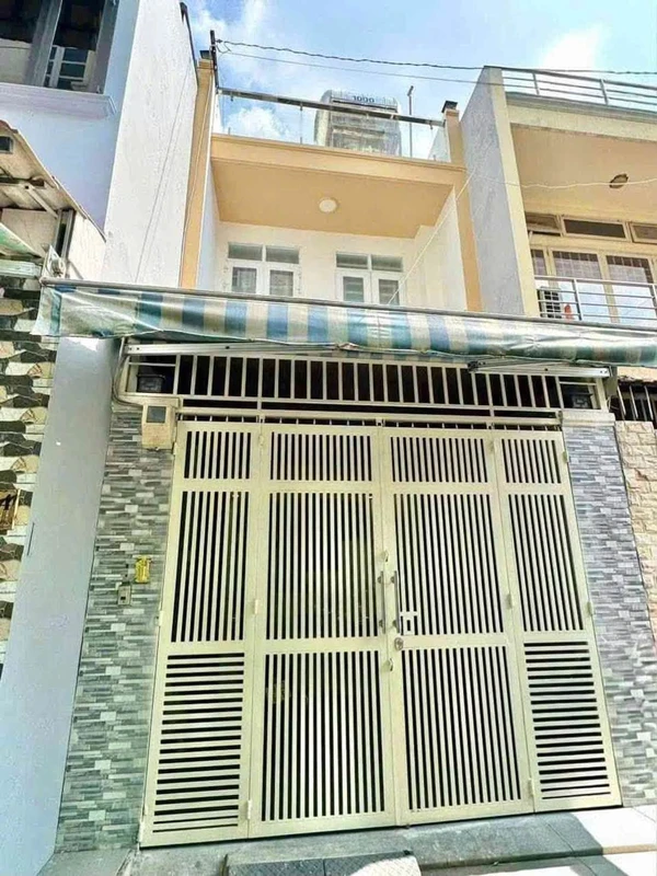 Bán nhà 40m2 2 phòng ngủ 2 WC gần chợ Đoàn Thị Kia, phường Dĩ An giá 1,65 tỷ mang