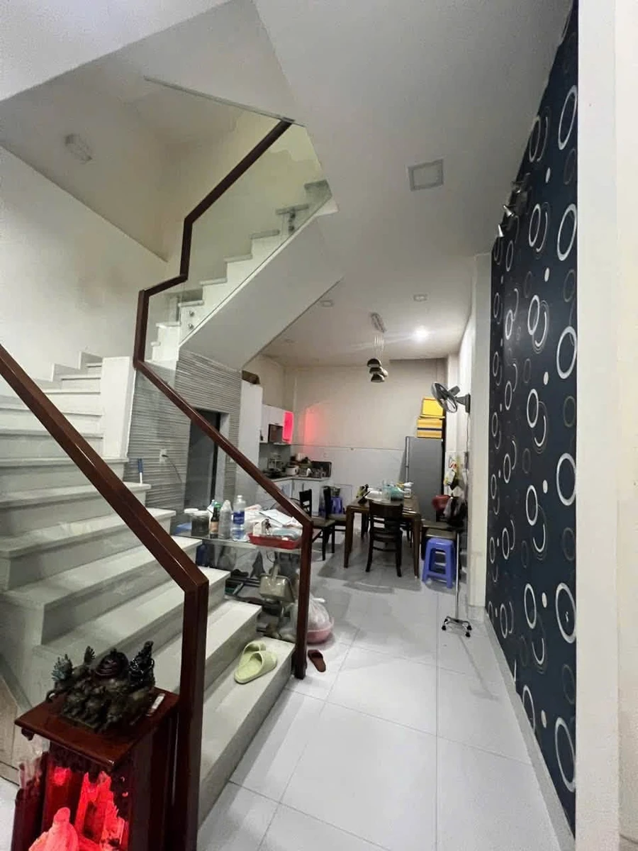 Bán nhà 4 tầng 60m2 sát mặt tiền Nguyễn Duy Dương, Phường 4, Quận 10, giá 8,3 tỷ - Ảnh thu nhỏ 2