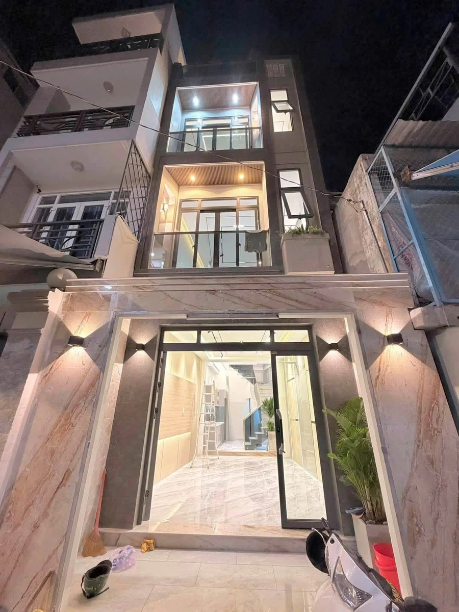 Bán nhà hẻm xe hơi 4 tầng xây mới 4x10m, 3PN, Quận 4, giá 8,8 tỷ - Ảnh 1