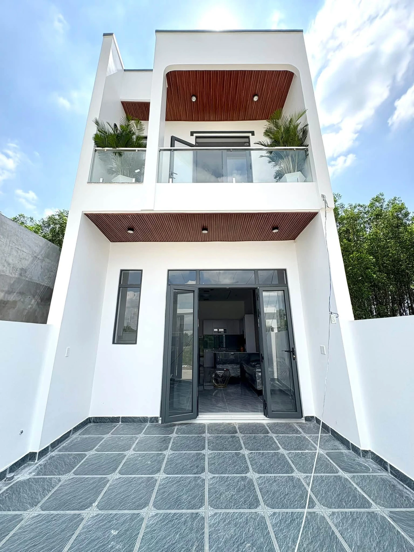 Nhà lầu 3PN 72m² Hương Lộ 15, sổ riêng, có sân ô tô - Ảnh 1