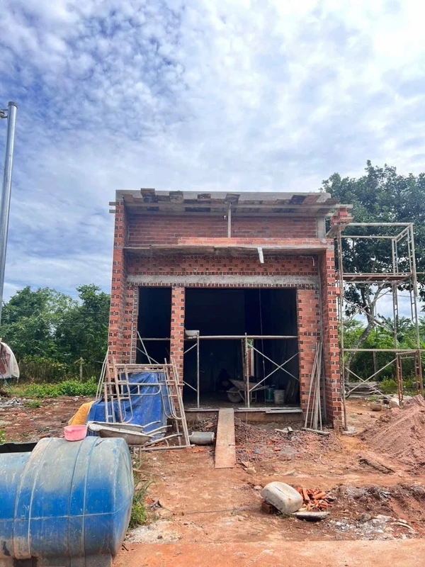 Bán nhà mới xây 5x20m sổ riêng thổ cư giá 1,35 tỷ tại Bình Lộc, Long Khánh