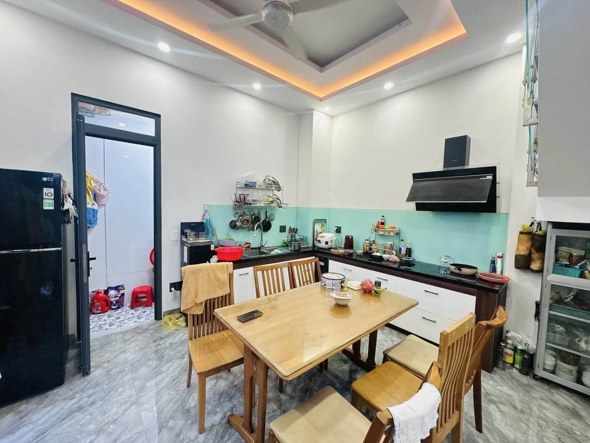 Bán nhà mặt tiền 3 tầng 64m² đường 8m sát Vinhomes Grand Park, Quận 9 giá 5,35 tỷ - Ảnh thu nhỏ 2