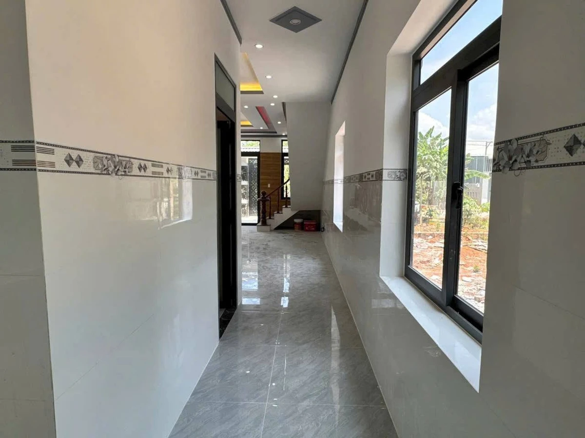 Bán nhà biệt thự mái Thái 1 trệt 1 lầu 6x18m góc 3 mặt tiền, Hòa Long, TP Bà Rịa, giá 2,8 tỷ - Ảnh thu nhỏ 4