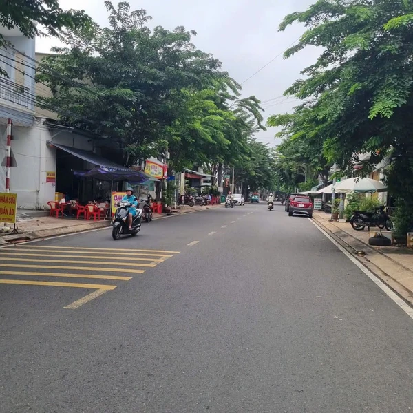 Bán gấp nhà cũ 42m2 sổ riêng thổ cư, hẻm ô tô, giá 1,68 tỷ, Tân Tiến, Biên Hòa