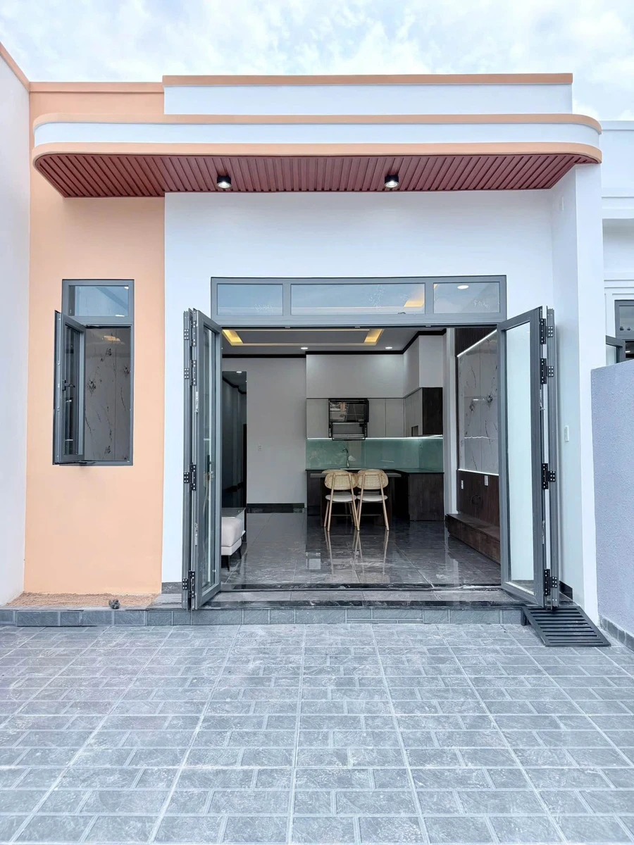 Bán nhà mặt tiền 5x20m 2PN 1WC Long Khánh, Nhà Bè 1,25 tỷ - Ảnh 1
