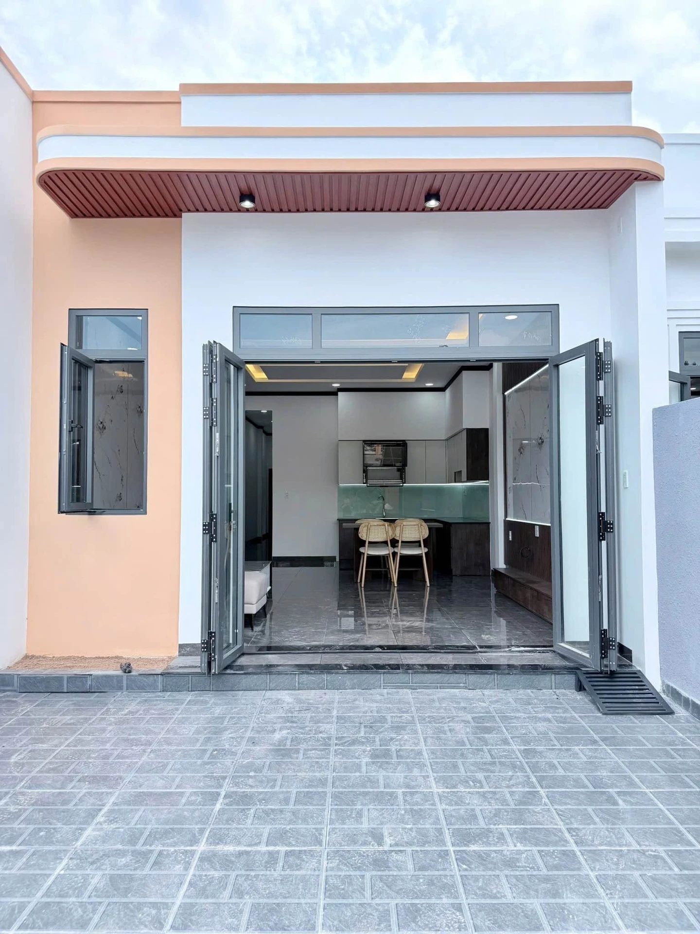 Bán nhà mặt tiền 5x20m 2PN 1WC Long Khánh, Nhà Bè 1,25 tỷ - Ảnh 1