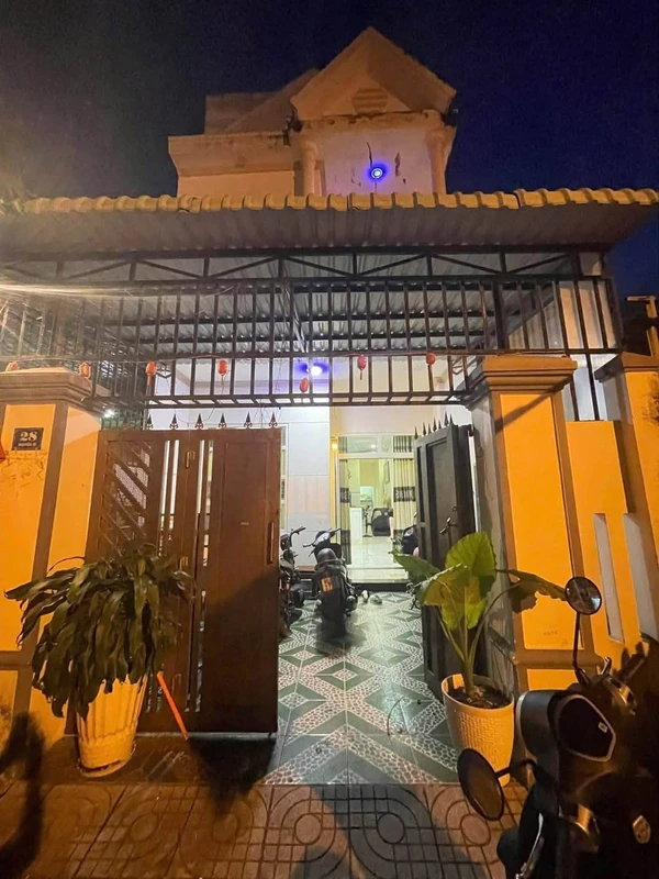Bán nhà 1 trệt 1 lầu mặt tiền Nguyễn Xí Phan Thiết, 100m2