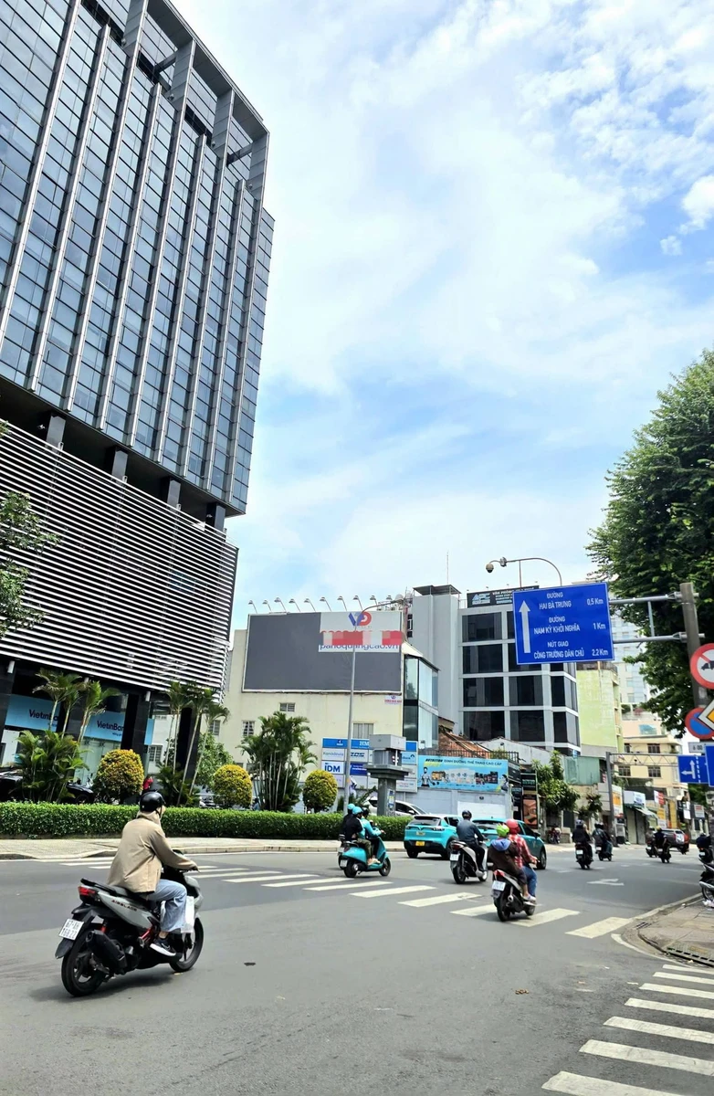Bán nhà mặt tiền Đinh Tiên Hoàng, Đa Kao, Quận 1, 72m2, 4 tầng, thang máy, dòng tiền 60 triệu/tháng - Ảnh 1