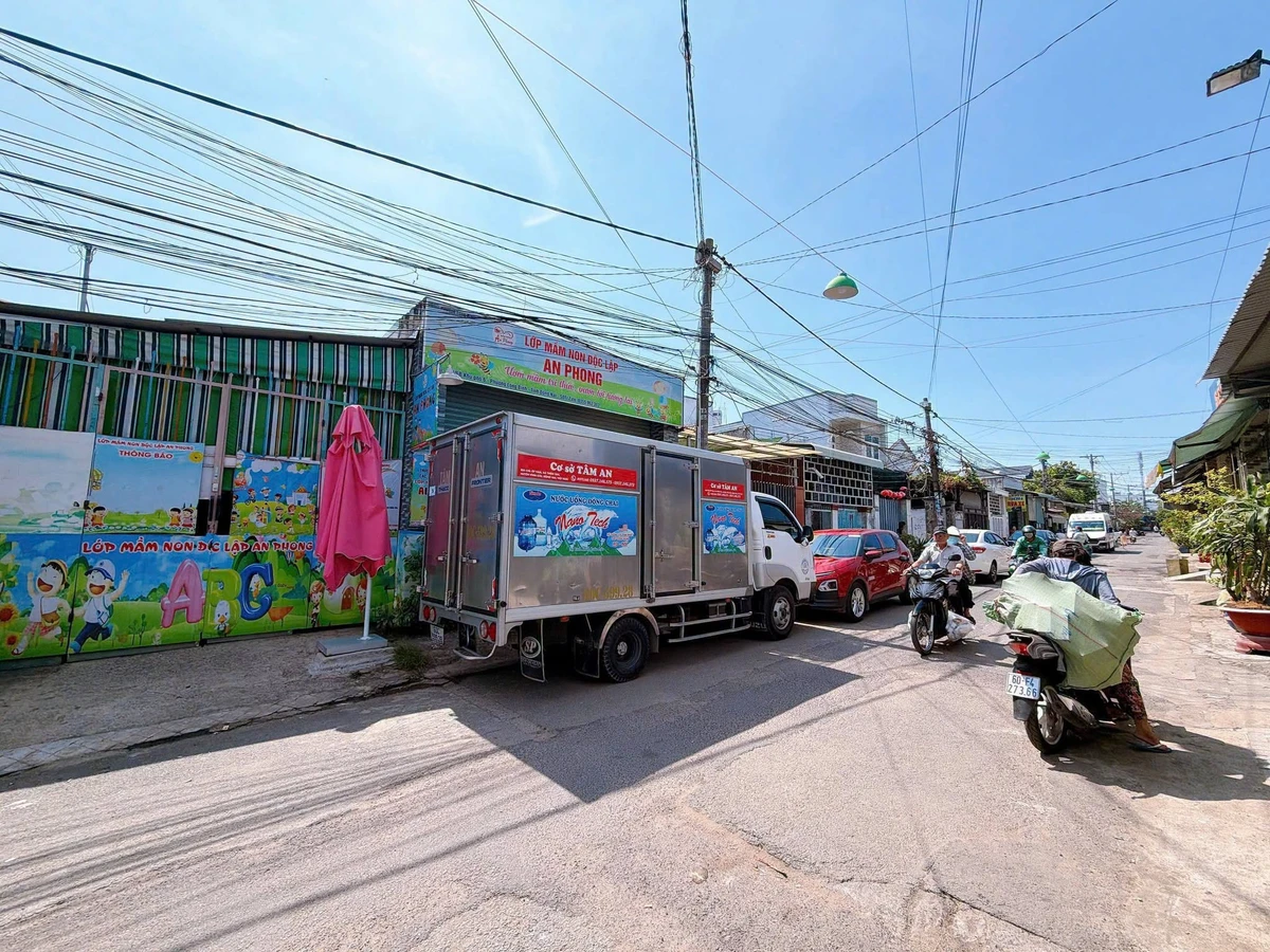 Bán nhà mặt tiền đường nhựa 8m, 1 trệt 1 lầu, 2 phòng ngủ, gần chợ KP6 Tân Biên, Biên Hòa - Ảnh thu nhỏ 2