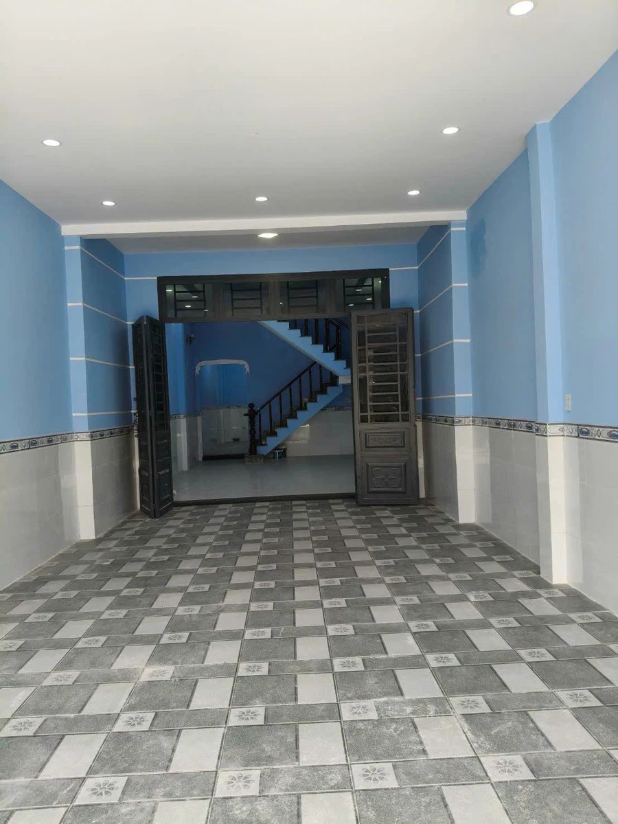 Bán nhà mặt tiền 1 trệt 1 lầu 4.5x25m đường Phạm Thị Nghĩ, Bình Chánh, giá 5,9 tỷ - Ảnh thu nhỏ 2