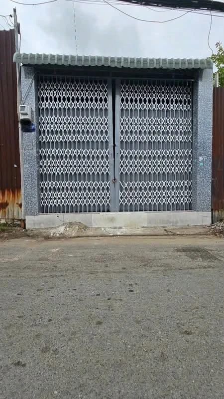 Bán đất tặng nhà 4x16m, hẻm 6m ô tô thông, gần Lê Đình Cẩn và Aeon Bình Tân - Ảnh 1
