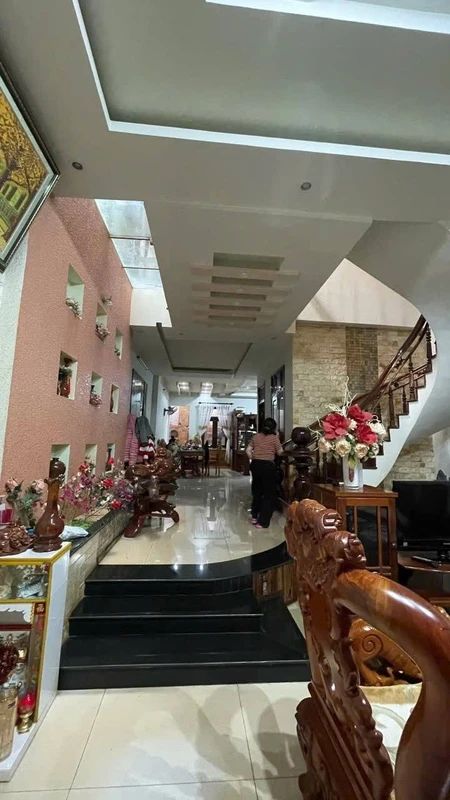 Bán nhà mặt tiền 150m2 Nguyễn Văn Linh, Buôn Ma Thuột