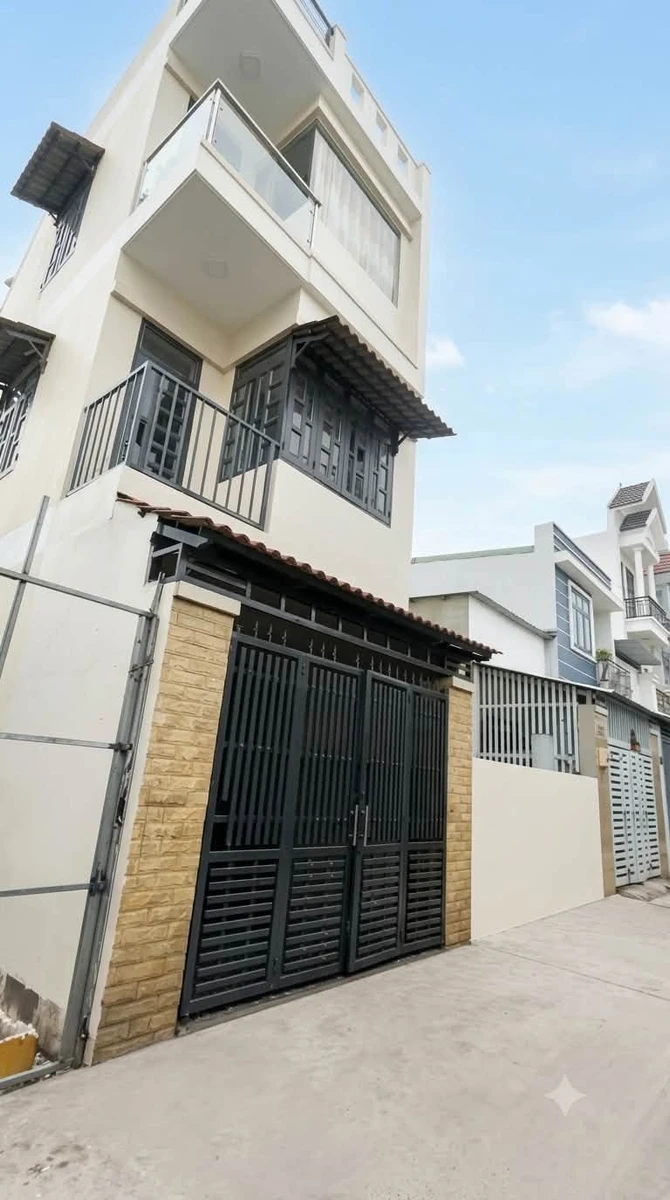 Bán nhà 3 tầng 4x15m có sân đậu ô tô, gần trường Kim Đồng, Bình Tân - Ảnh 1
