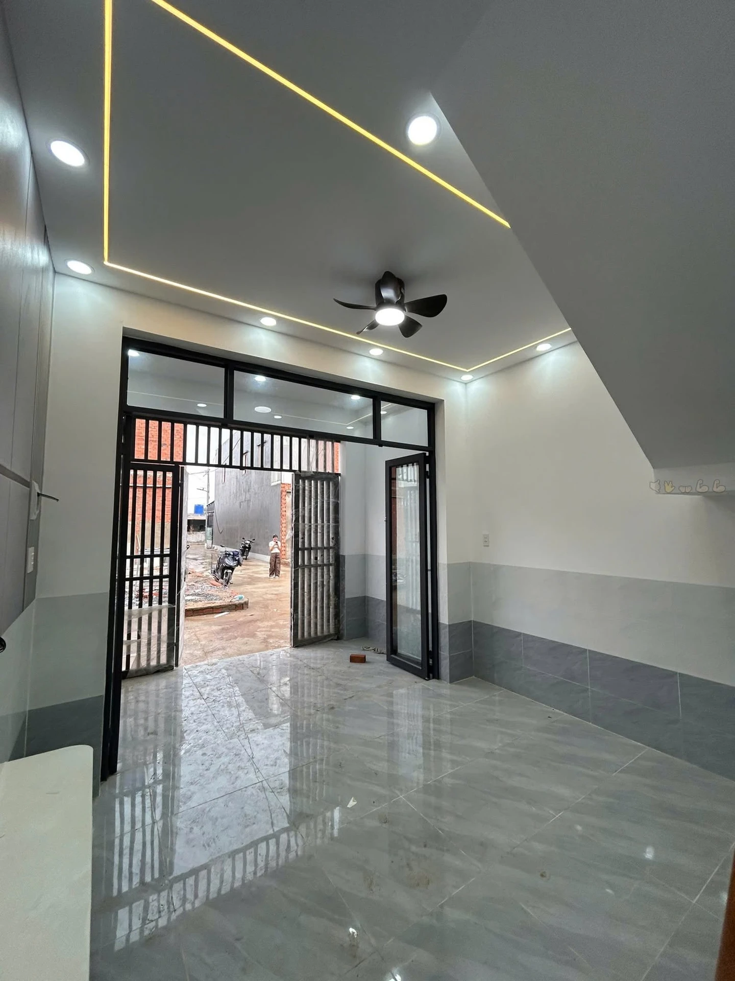 Bán nhà 4x11m (44m²) 2PN 2WC 690 triệu Hóc Môn - Ảnh 1