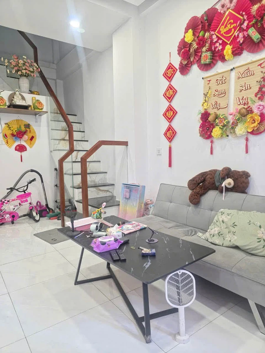 Bán nhà hẻm Nguyễn Tất Thành Quận 4, 30.7m2, trệt 2 lầu, 2PN 3WC, giá 4.4 tỷ - Ảnh thu nhỏ 3
